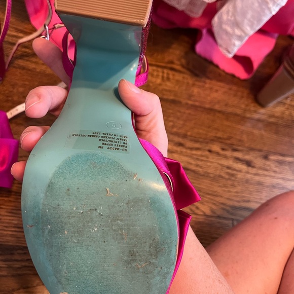 Betsey Johnson Fuchsia Satin Bow Heels - Picture 2 of 4